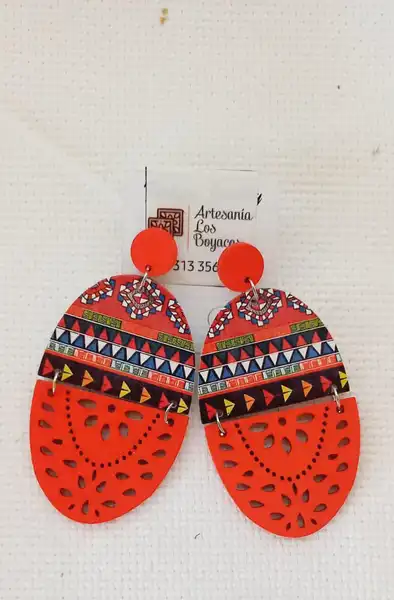 imagen ARETES EN MADERA 