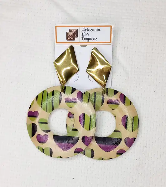 ARETES EN MADERA - REDONDOS CORAZONES